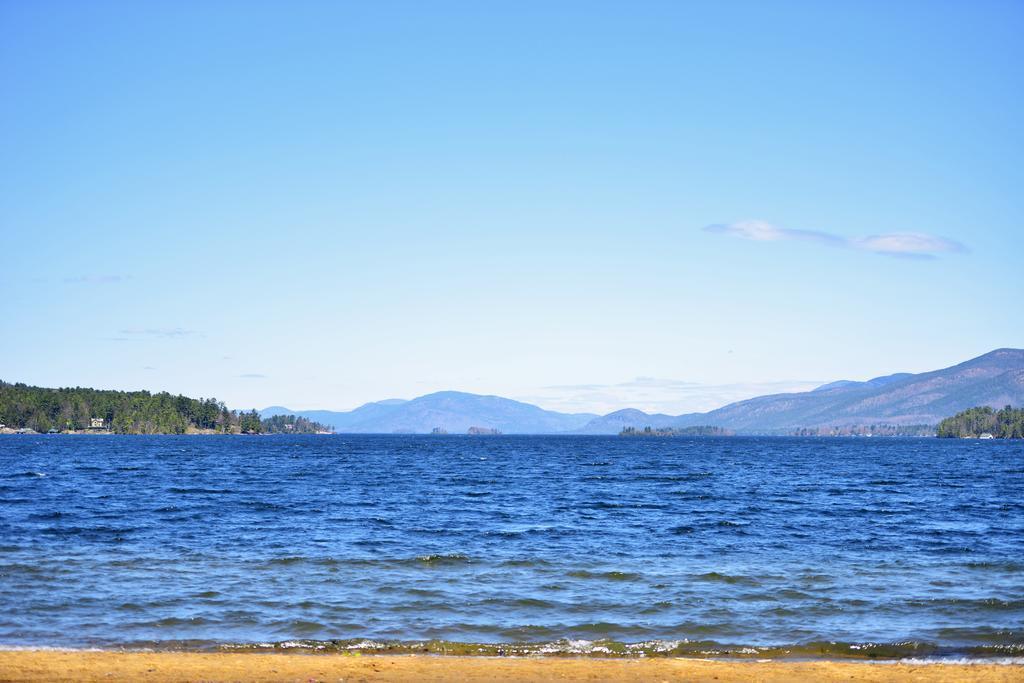 Clarion Inn & Suites At The Outlets Of Lake George Exterior photo
