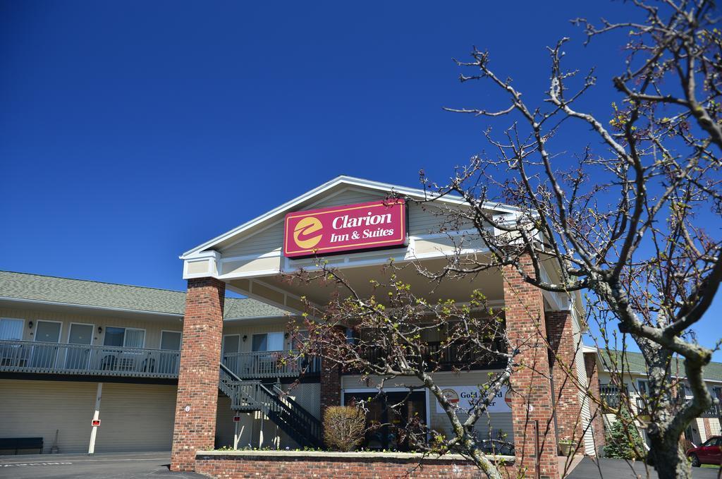 Clarion Inn & Suites At The Outlets Of Lake George Exterior photo